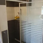 Art, לינה וארוחת בוקר 4*